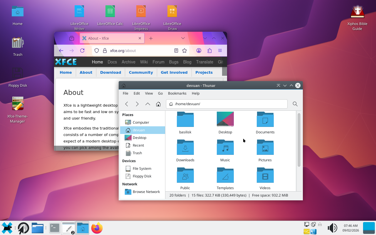 Scrollbar Linux with Breeze icons, controls, and a Windows-7-like panel layout